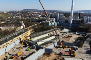 Förderband-Montage im Recyclingpark Neckartal