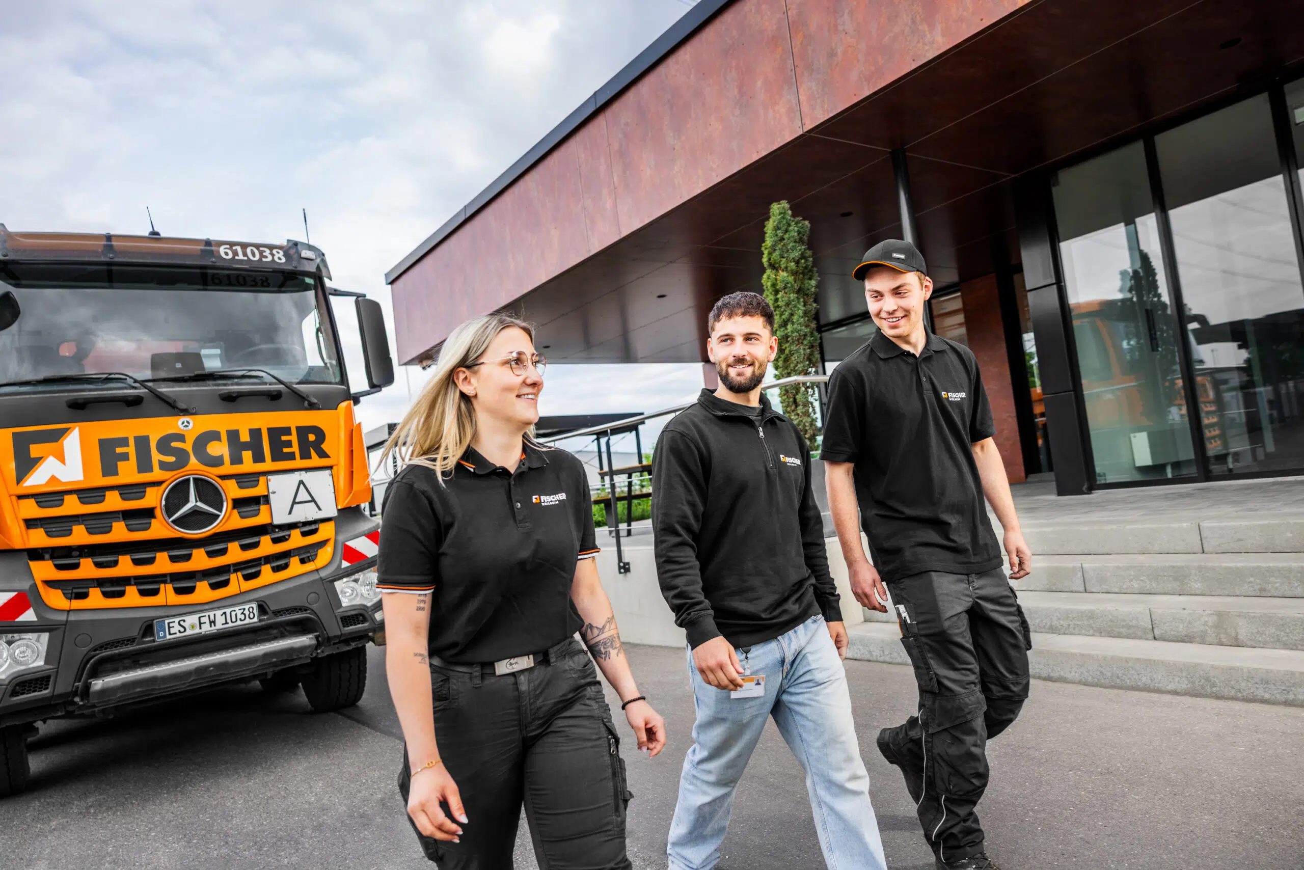 Ausbildungsstart bei FISCHER Weilheim. Auszubildende schätzen ihren Ausbildungplatz als Sprungbrett für die Zukunft.