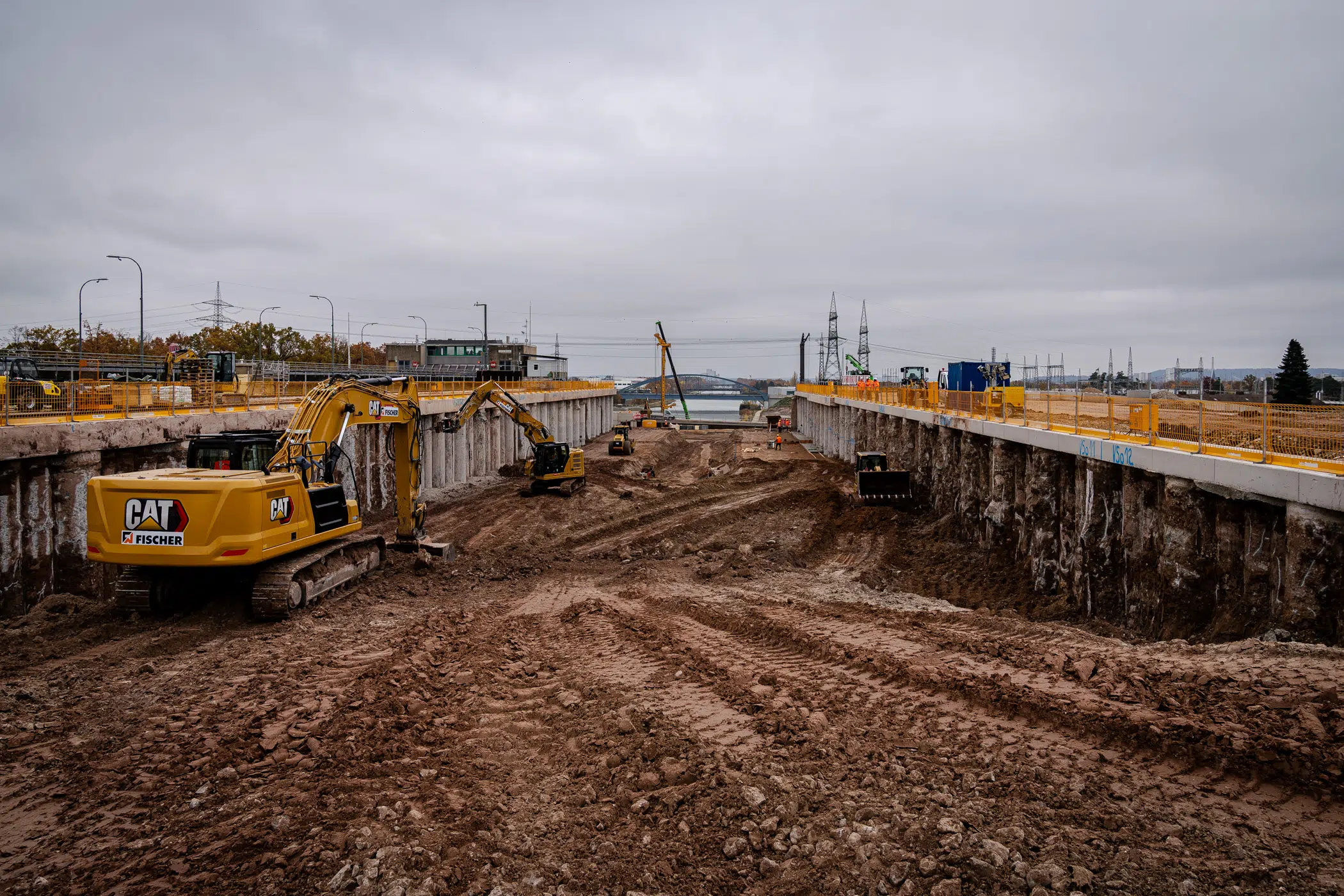 Blick auf das Baufeld der Schleuse Kriegenbrunn